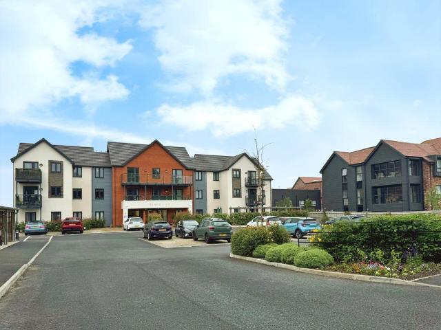 Flat for sale in Hounsome Fields, Priest Down
