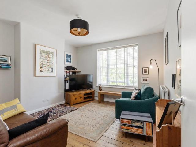 Flat for sale in Somers Town, Greater London