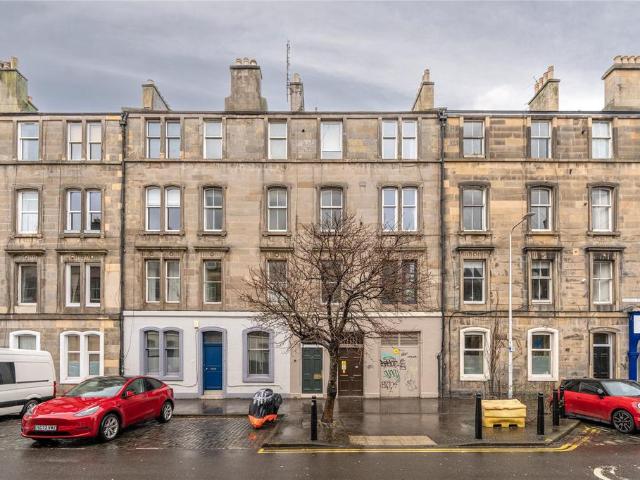 Flat for sale in Lorne, Leith
