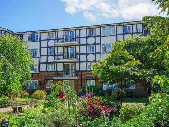 Flat for sale in Blacklands, Guestling Green