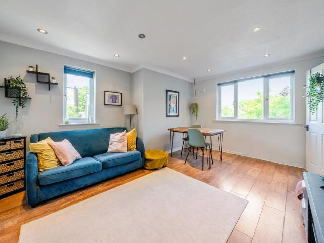 Flat for sale in London Borough of Lewisham, Greater London
