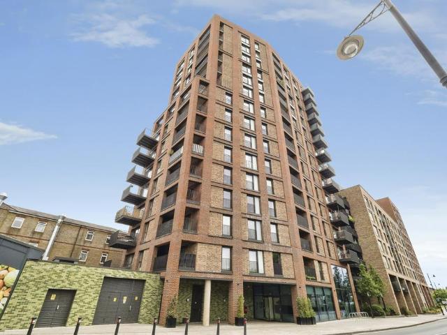 Flat for sale in Plashet, Greater London