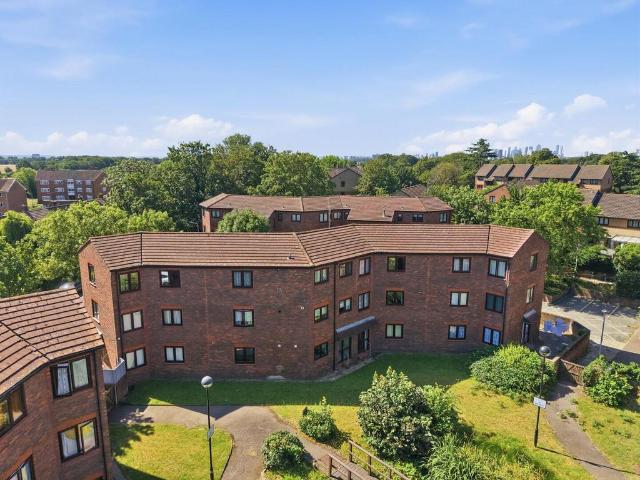 Flat for sale in Wanstead, Greater London