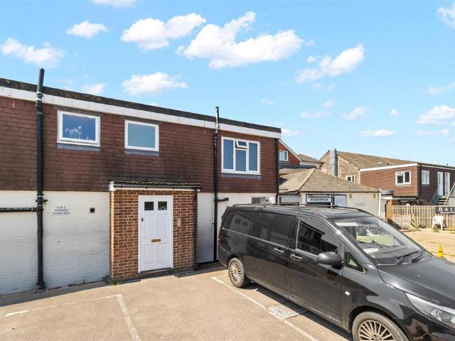 Flat for sale in Cross In Hand, East Sussex