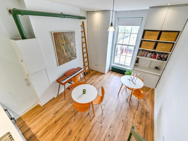 Flat for sale in Islington, Greater London