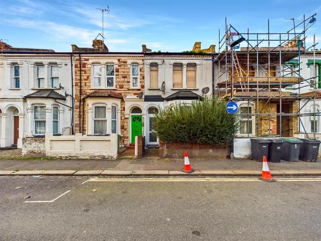 Flat for sale in South Tottenham, Greater London