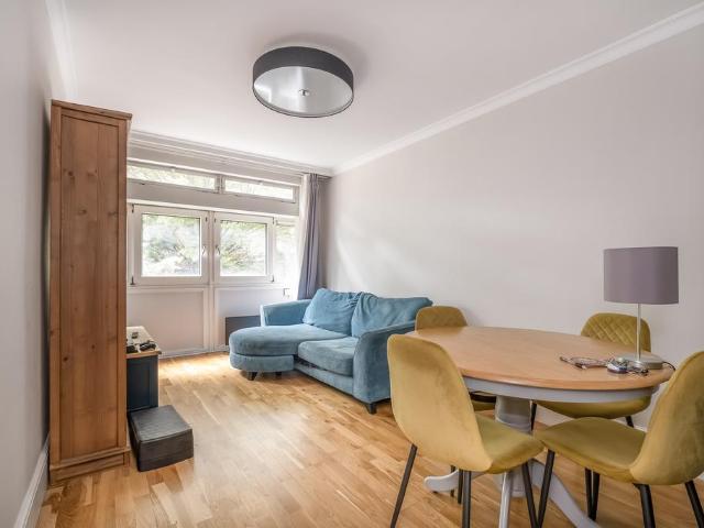 Flat for sale in Putney, Greater London