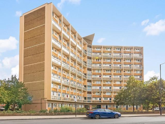 Flat for sale in Cleam Attlee Court, Greater London