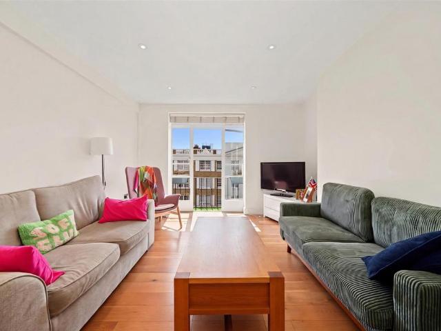 Flat for sale in St. John's Wood, Greater London