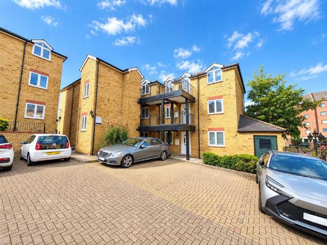 Flat for sale in Gravesend, Gravesham