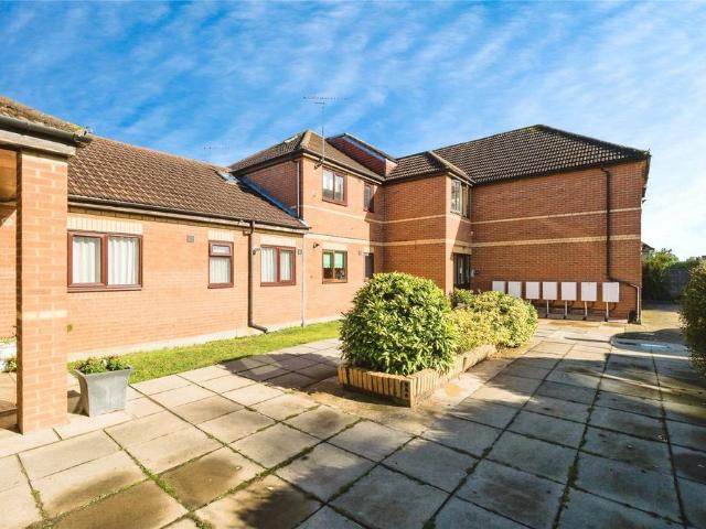Flat for sale in Harold Hill, Greater London