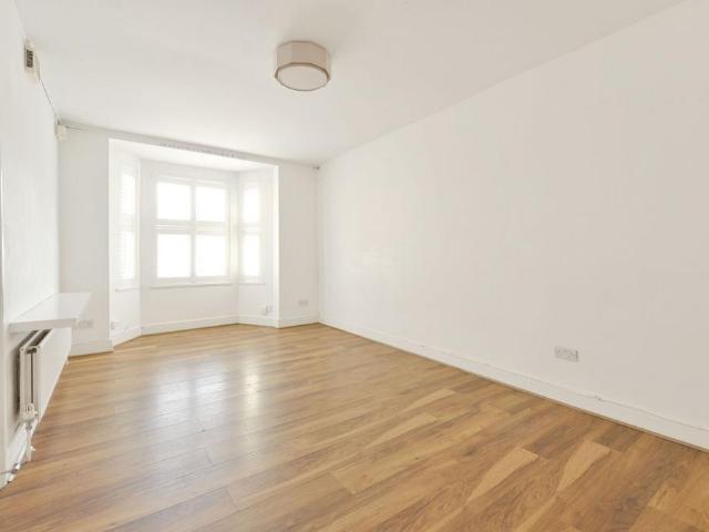 Flat for sale in London Borough of Ealing, Hanwell