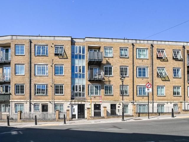Flat for sale in Old Ford, Mile End