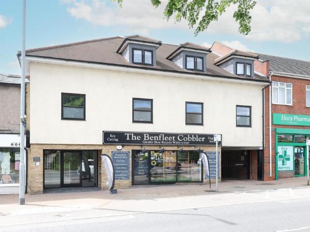 Flat for sale in South Benfleet, Essex