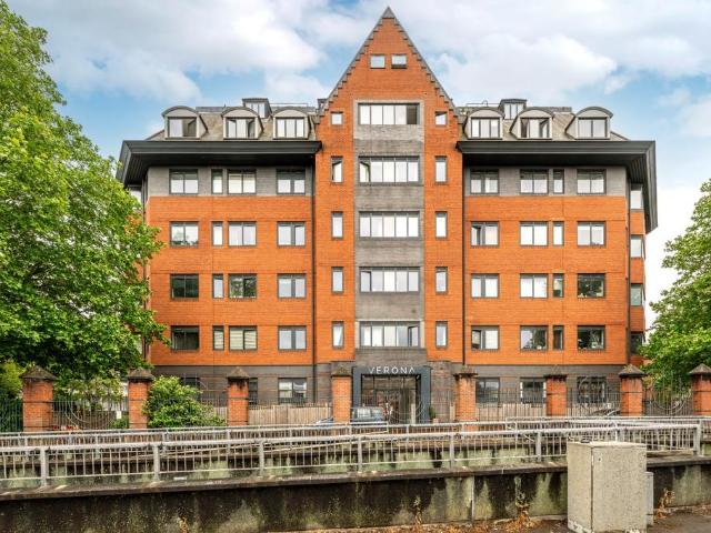 Flat for sale in Slough