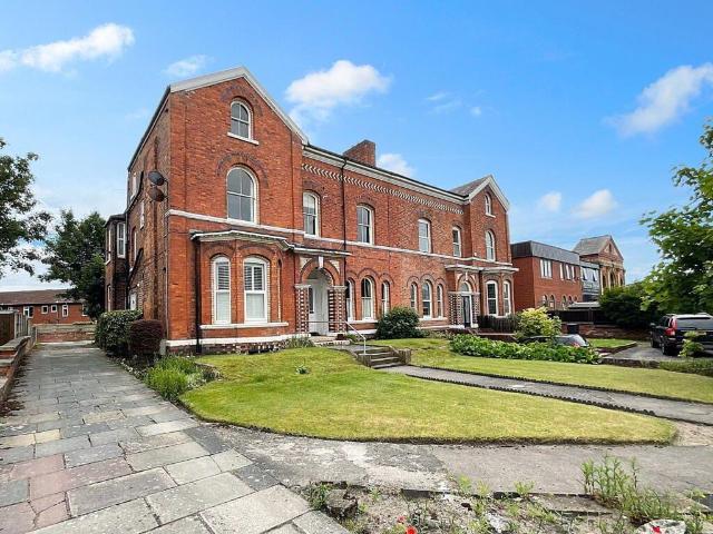 Flat for sale in Meols Cop, Southport