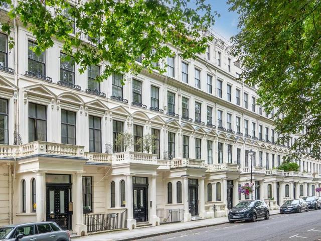 Flat for sale in Bayswater, Greater London