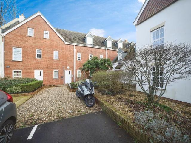 Flat for sale in Bridgwater, Somerset