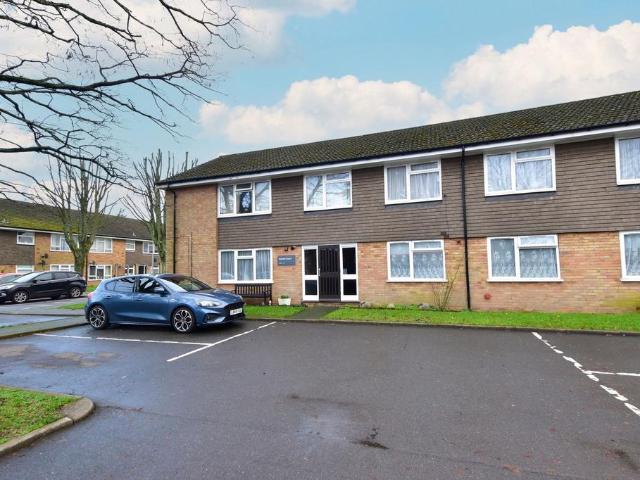 Flat for sale in Heronsgate, Batchworth
