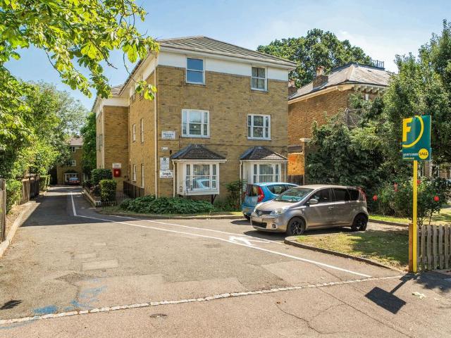 Flat for sale in London Borough of Lewisham, Lower Sydenham
