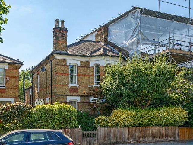 Flat for sale in Dulwich, Greater London