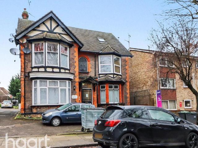 Flat for sale in Spring Park, Luton