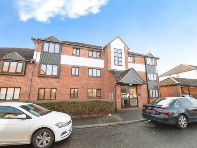 Flat for sale in West Thurrock, Purfleet
