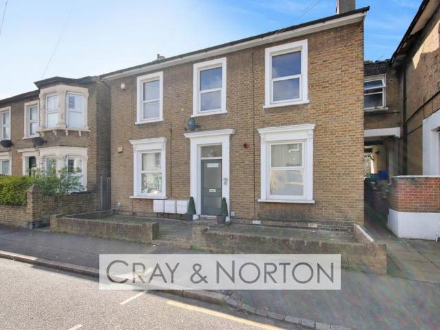 Flat for sale in London Borough of Croydon, Selhurst