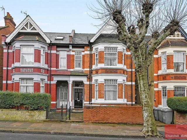 Flat for sale in Harlesden, Greater London