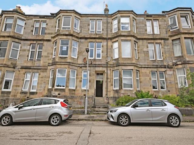 Flat for sale in Kirn, Scotland