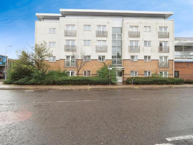 Flat for sale in Elmfield, Leicestershire