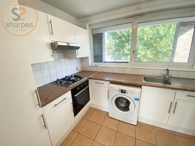 Flat for sale in Southfields, Greater London