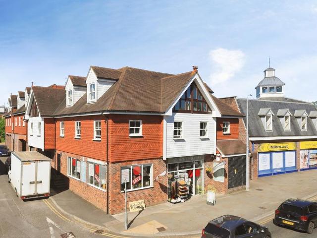 Flat for sale in Uckfield, Cross In Hand