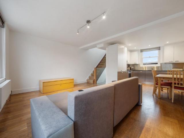 Flat for sale in Barnsbury, Greater London