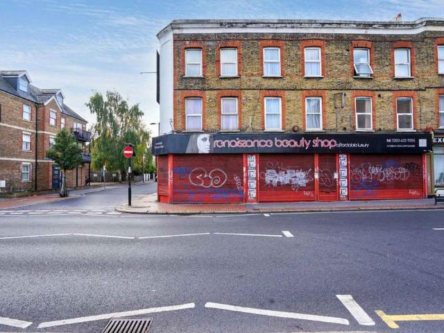 Flat for sale in London Borough of Croydon, South Norwood