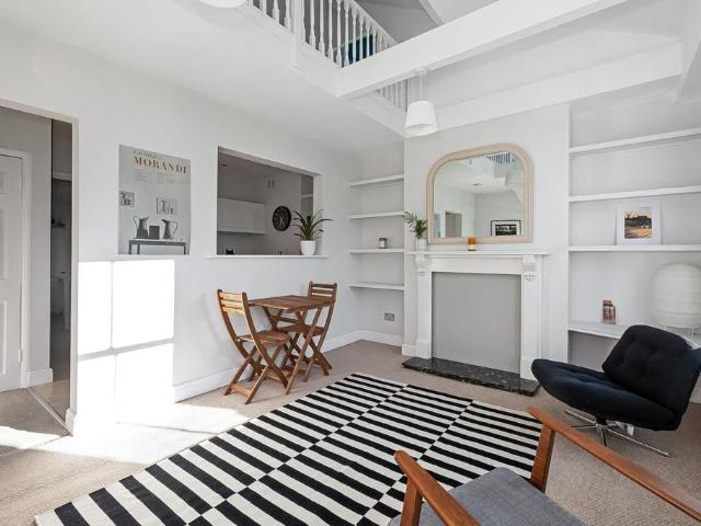 Flat for sale in East Dulwich, Greater London