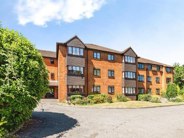Flat for sale in Lychpit, Priest Down