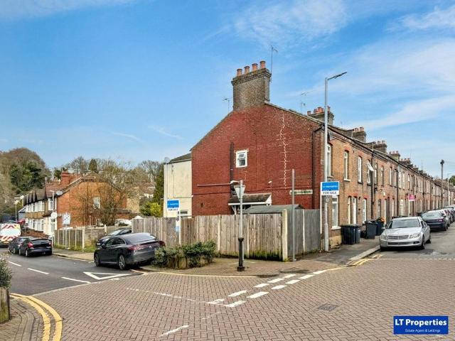 Flat for sale in High Town, Luton