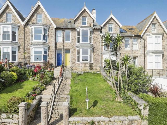 Flat for sale in Penbeagle, Cornwall