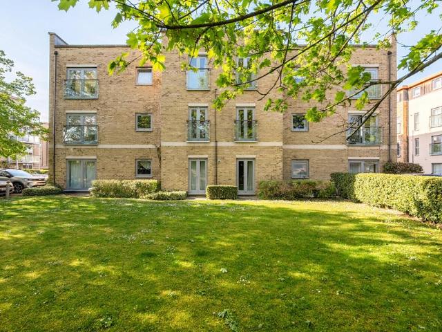 Flat for sale in Hampton Wick, Greater London