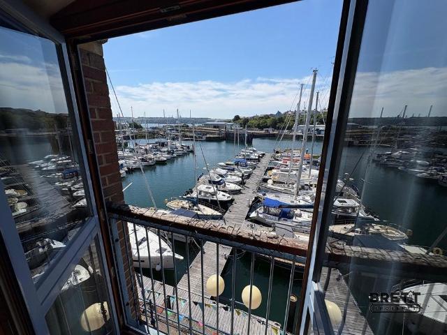 Flat for sale in Milford Haven, Wales