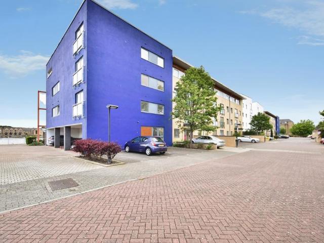 Flat for sale in Brompton, Gillingham