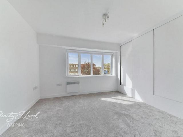 Flat for sale in Ratcliffe, Stepney