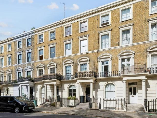 Flat for sale in Somers Town, Greater London