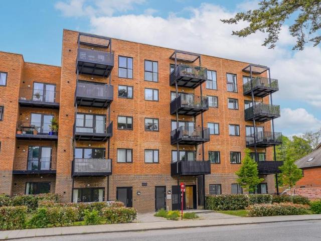 Flat for sale in London Borough of Lewisham, Lower Sydenham