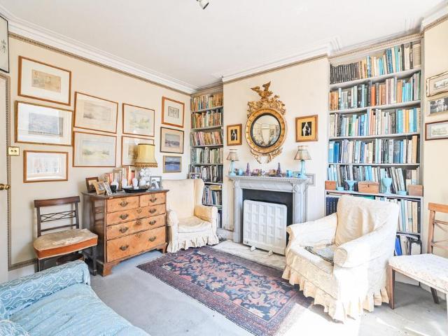 Flat for sale in Islington, Greater London