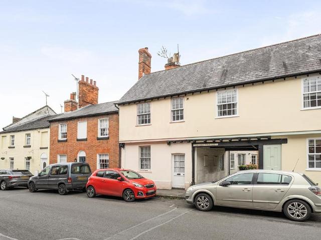 Flat for sale in Devizes, Wiltshire