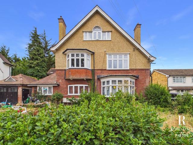 Flat for sale in Carshalton Beeches, Greater London