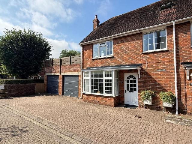 Flat for sale in Horsham, West Sussex