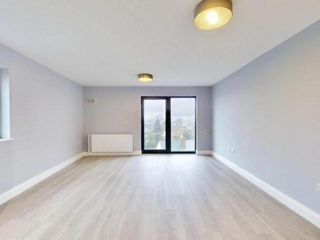 Flat for sale in London Borough of Hounslow, Greater London